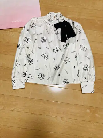엠즈 그레이시 블라우스 화이트
