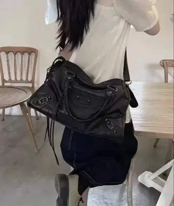 시티 백 그런지 y2k 블랙