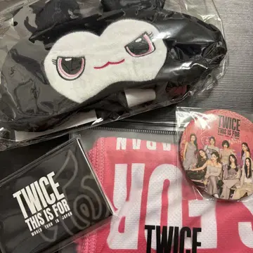 TWICE 굿즈 세트 봉제 인형 배지
