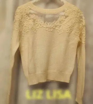 LIZ LISA 아이보리 숏 기장 니트 스웨터