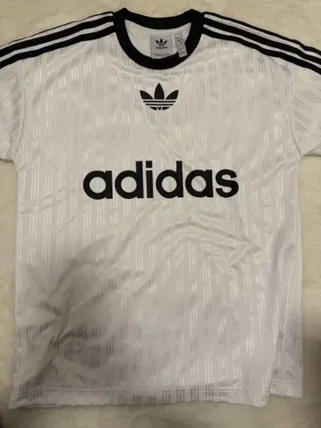 adidas 화이트 스트라이프 T셔츠