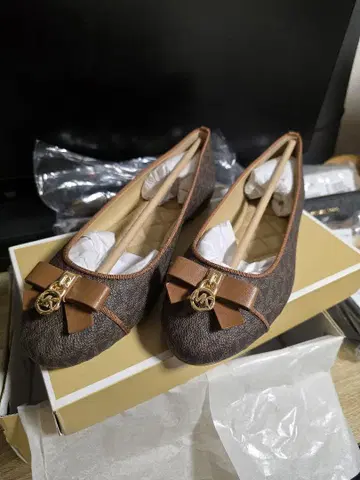 Michael Kors 브라운 리본 플랫슈즈
