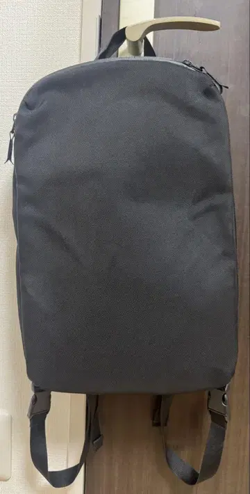 블랙 메쉬 백팩
