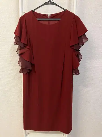 와인 레드 드레스