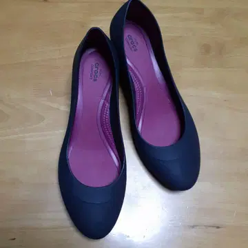 Crocs 블랙 웨지힐 펌프스