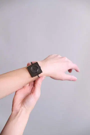 nejicommu BRIDGE black