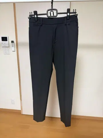 INDIVI 인디비 블랙 테이퍼드 팬츠 36