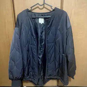 블랙 퀼팅 자켓 벌룬 슬리브