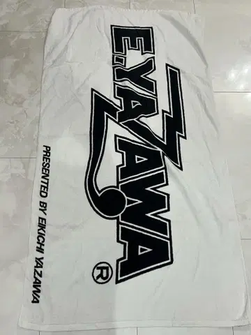 E.YAZAWA 로고 비치 타월 화이트