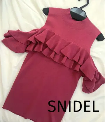 SNIDEL 프릴 오프숄더 핑크