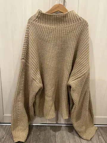 ZARA 오버 사이즈 베이지 니트 스웨터