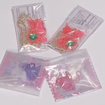 산리오 캐릭터즈 구미 참 키라키라 펜던트 메로쿠로