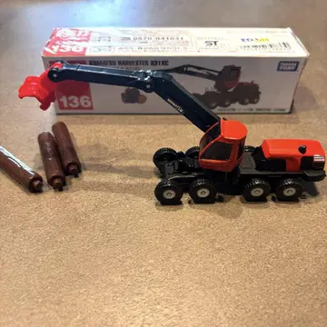 토미카 Komatsu Harvester 931XC 1/64