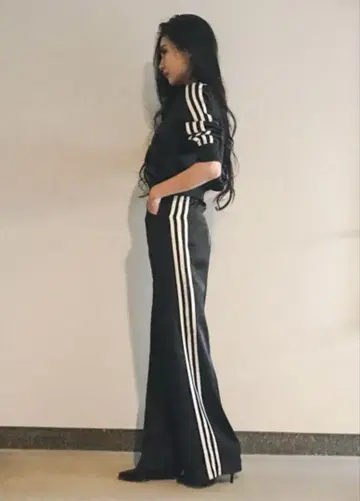 새틴풍 상하의 셋업 SUGALISM 슈가리즘 블랙