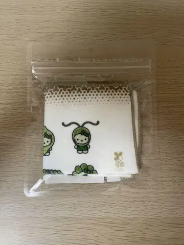 오사카 만박 일본관 한정판 헬로키티 타월 손수건