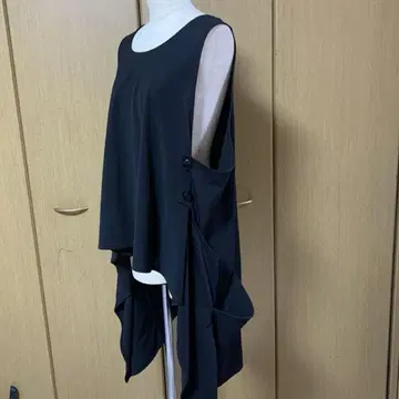 블랙 슬리브리스 튜닉