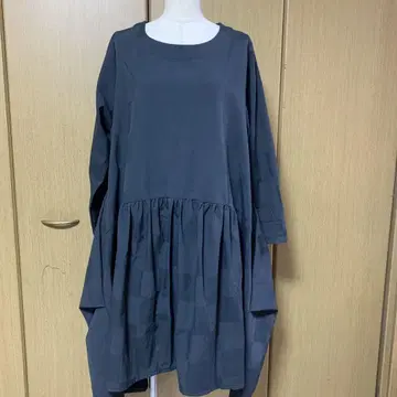다크 그레이 플레어 실루엣 긴팔 튜닉