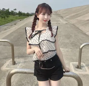 도트 무늬 프릴 블라우스 반팔 화이트/블랙
