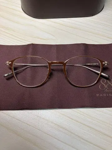 OLIVER PEOPLES