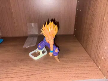 드래곤볼 트렁크 피규어