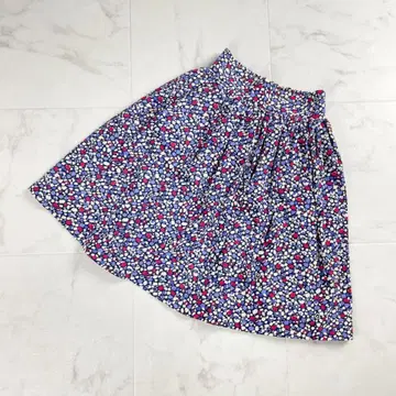 새상품급 에네스베 턱 플레어 스커트 멀티 컬러 사이즈 36*QC1320