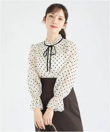 벨로아 리본 포함 플로키 도트 블라우스