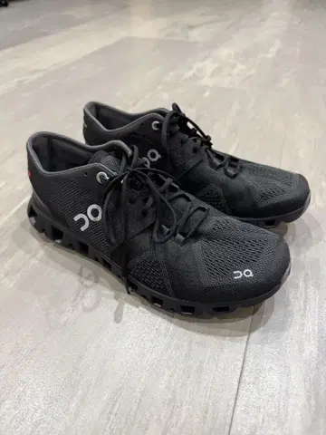 ON Cloud 블랙 러닝화