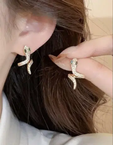 미사용 골드 뱀 모양 귀걸이
