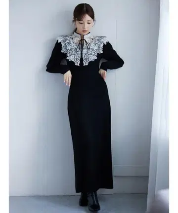 SNIDEL 자수 칼라 도킹 니트 원피스