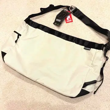 [새상품] CHROME 뉴스 페이퍼 메신저 백 26L