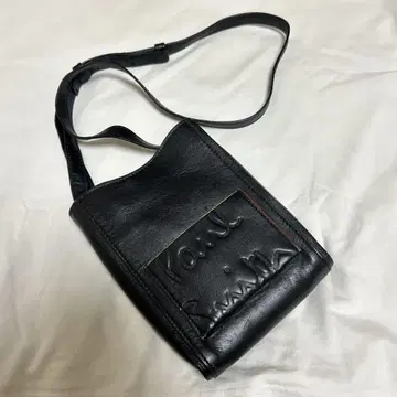 폴 스미스 블랙 가죽 미니 숄더백 거의 미사용