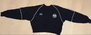 Umbro 네이비 크롭 맨투맨
