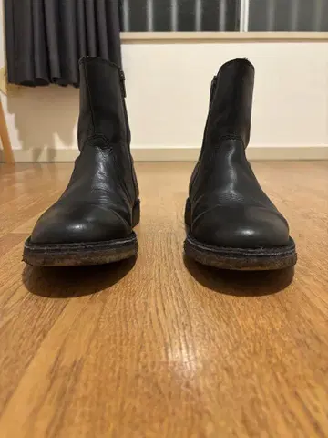 [ A.P.C. ] 아페쎄 사이드 지퍼 블랙 가죽 부츠