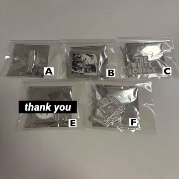 미세스 가챠 핀 배지 The White Lounge
