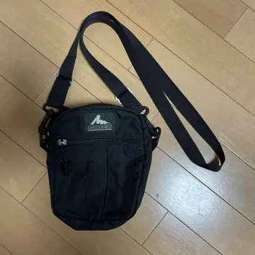 GREGORY 블랙 숄더백 M