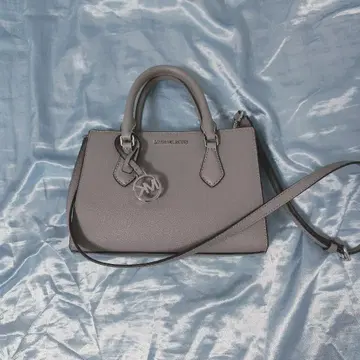 MICHAEL KORS SHEILA 사첼 스몰 펄 그레이