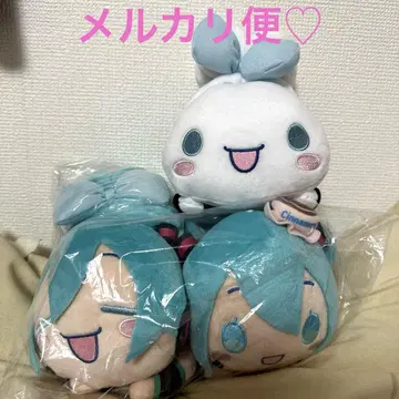 하츠네 미쿠 x 시나모롤 누워있는 봉제 인형 3종 세트!