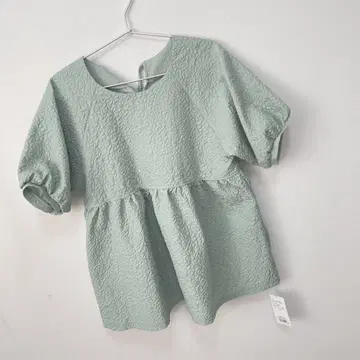 어반 리서치 서니 라벨 퍼프 자카드 반팔 블라우스