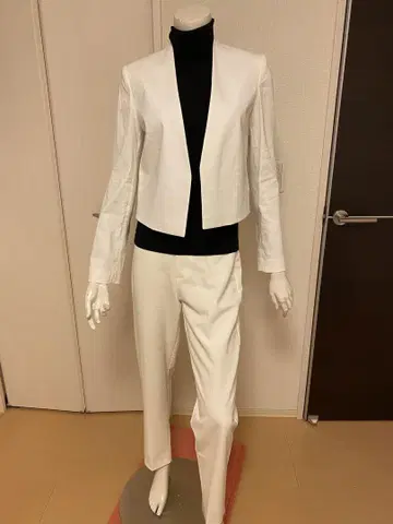 [ Theory ] 새상품급 화이트 노카라 자켓