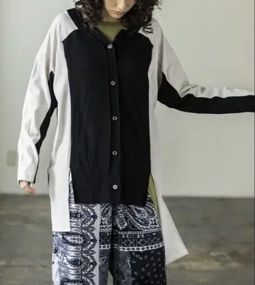택 포함 새상품 절개 가디건
