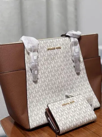 MICHAEL KORS 토트백과 지갑 세트