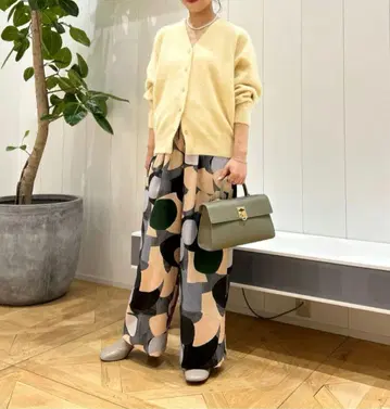 투모로우랜드 볼지 스테디셀러 가디건 컬러 다크 브라운!!