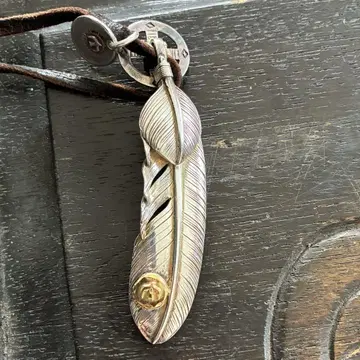 타로 와시미 상은 금 메탈 부착 페더