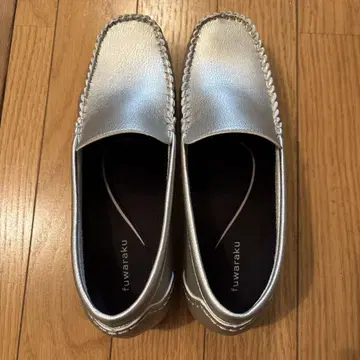 후와라쿠 실버 모카신 로퍼