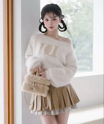 새상품 DD 로고 원숄더 니트탑 다리치 아이보리
