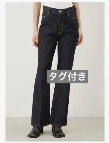 [ 미사용 택 포함 ] 센터 컷팅 세미 플레어 데님