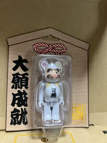 베어브릭 달마 합격 화이트 피규어 미개봉