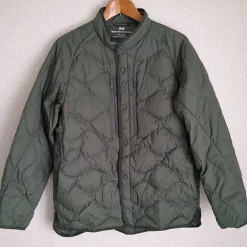 유니클로 화이트 마운티니어링 다운 올리브 남성용