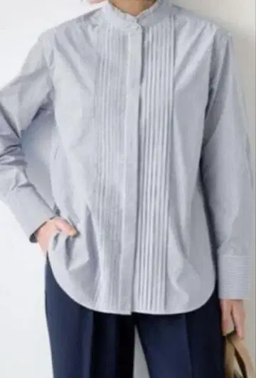 그린 라벨 릴랙싱 프릴 넥 핀턱 셔츠