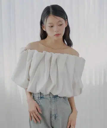 SALON by Chico 새상품 개더 벌룬 오프숄더 블라우스 화이트